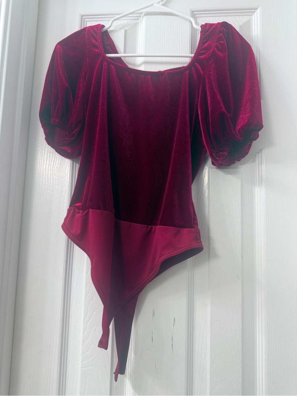 Velvet Puff-Sleeve Bodysuit in Deep Wine